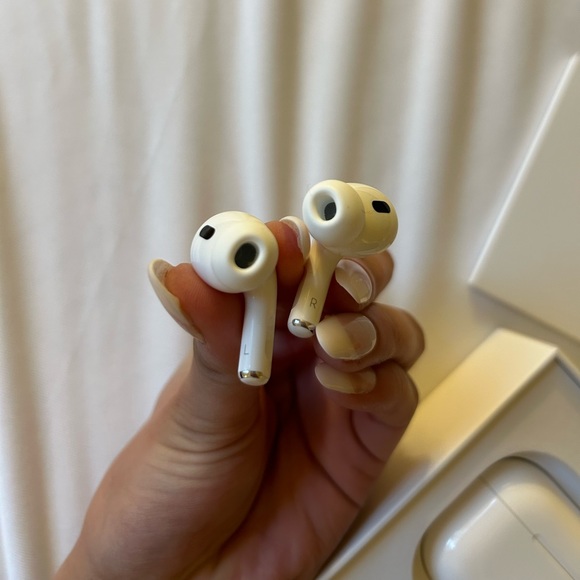 ❌SOLD ❌ NEW AirPods Pro (2nd Generation) with case! - Picture 3 of 9